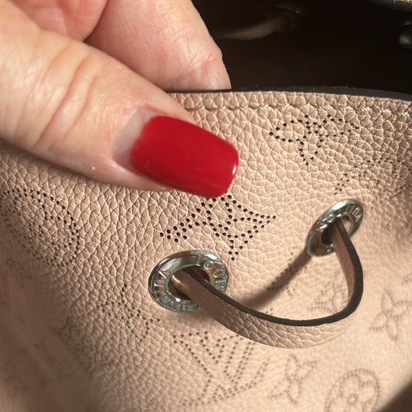 Louis Vuitton Bella Bag - Picture 3 of 12